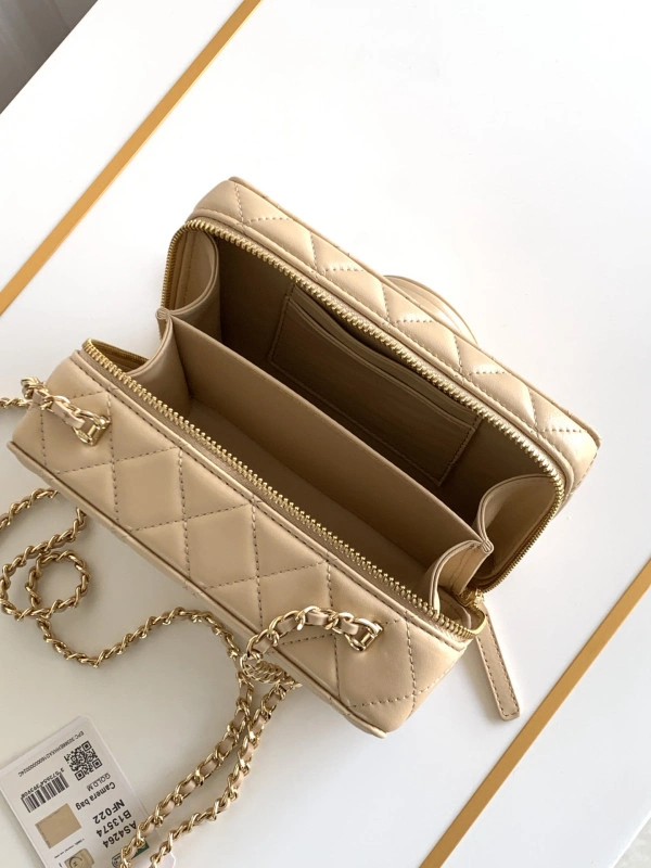 SportInspired CHANEL Vintage Camera Bag-18CM 1409 - Image 9