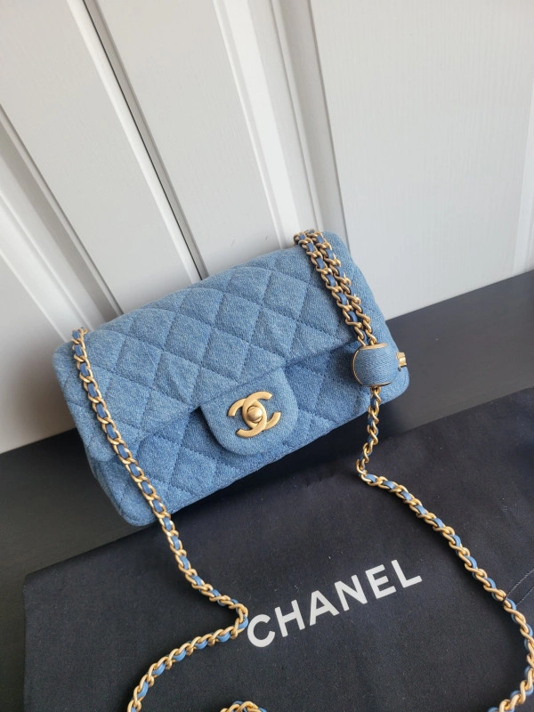 CHANEL FLAP BAG 20CM SportInspired 303 - Image 3