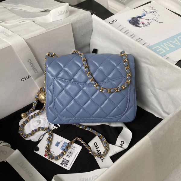 Fashionable CHANEL FLAP BAG 17CM 304 - Image 4