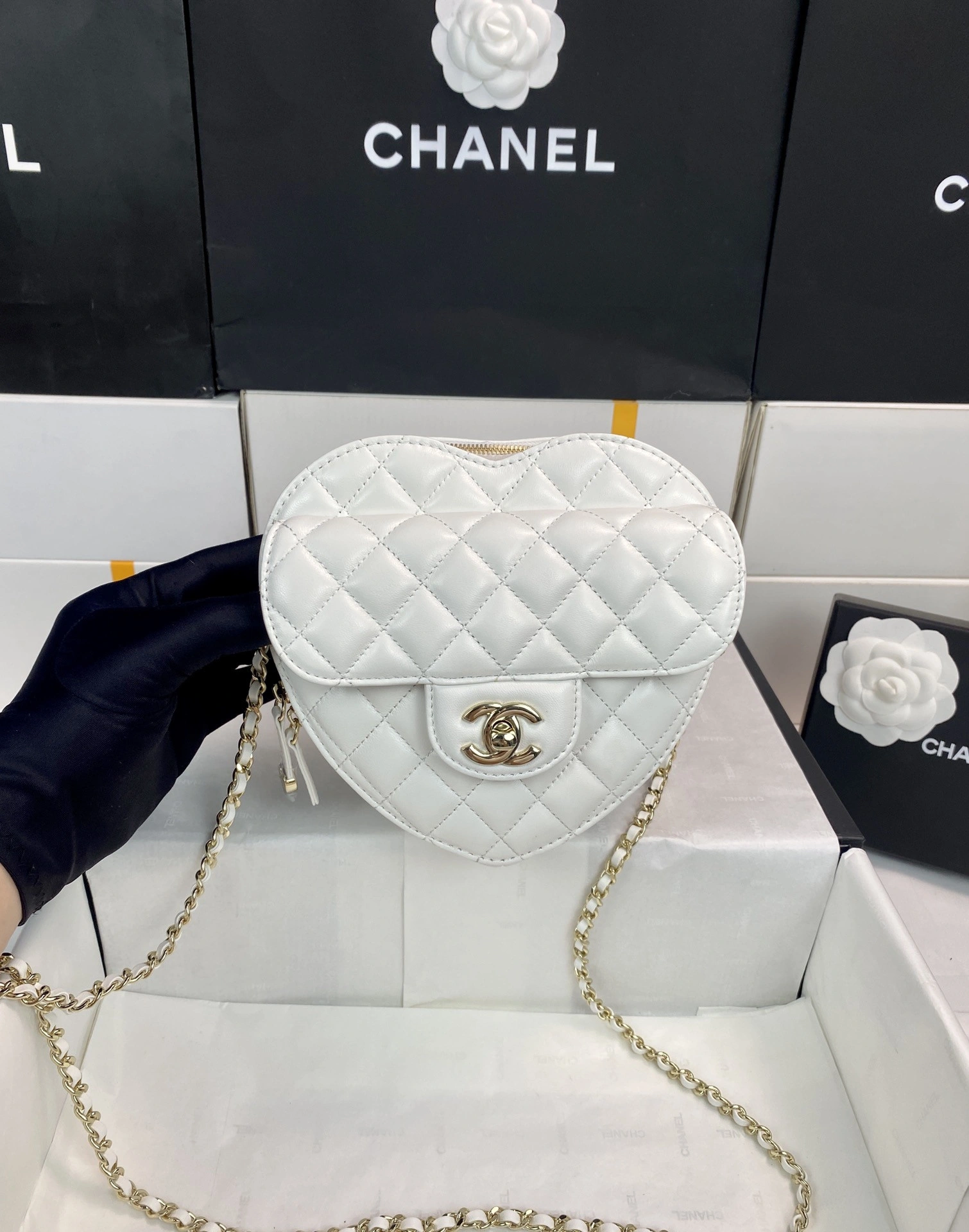 CHANEL Heart Bag-18*16.5*6.5CM AllSeason 1404