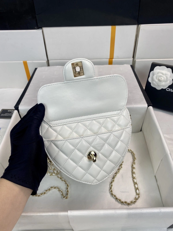 CHANEL Heart Bag-18*16.5*6.5CM AllSeason 1404 - Image 7