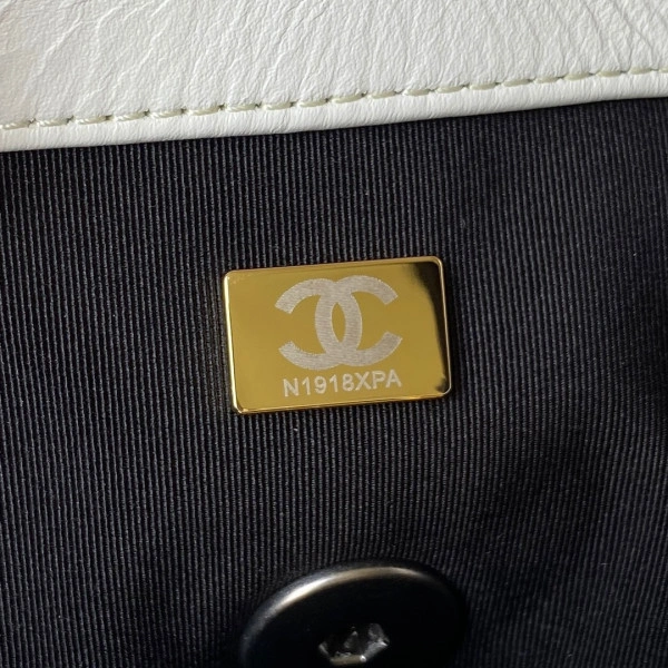 CHANEL 19 Handbag-26CM SportInspired 19 - Image 10