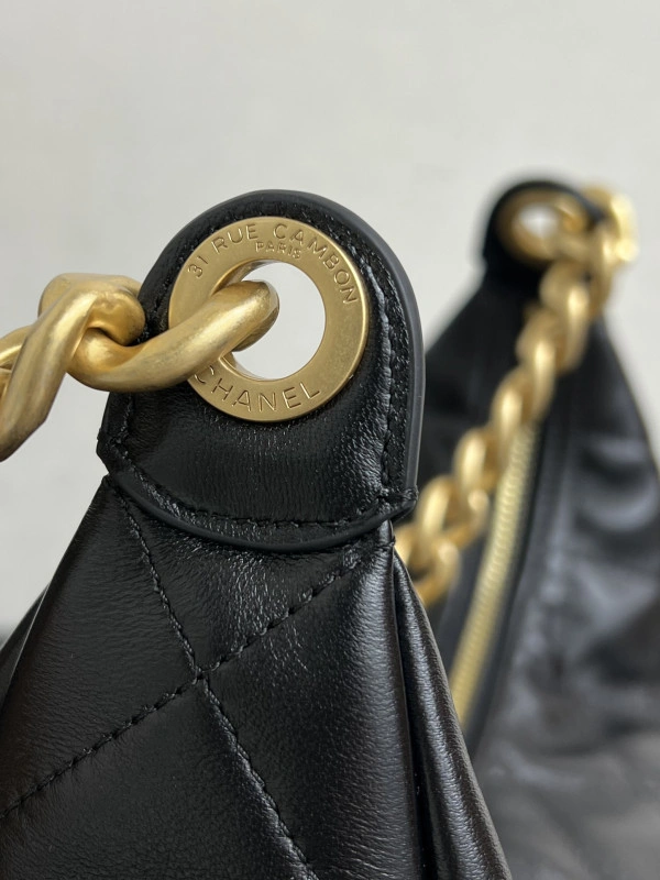 WellDesigned CHANEL Large Hobo Bag 1430 - Image 5