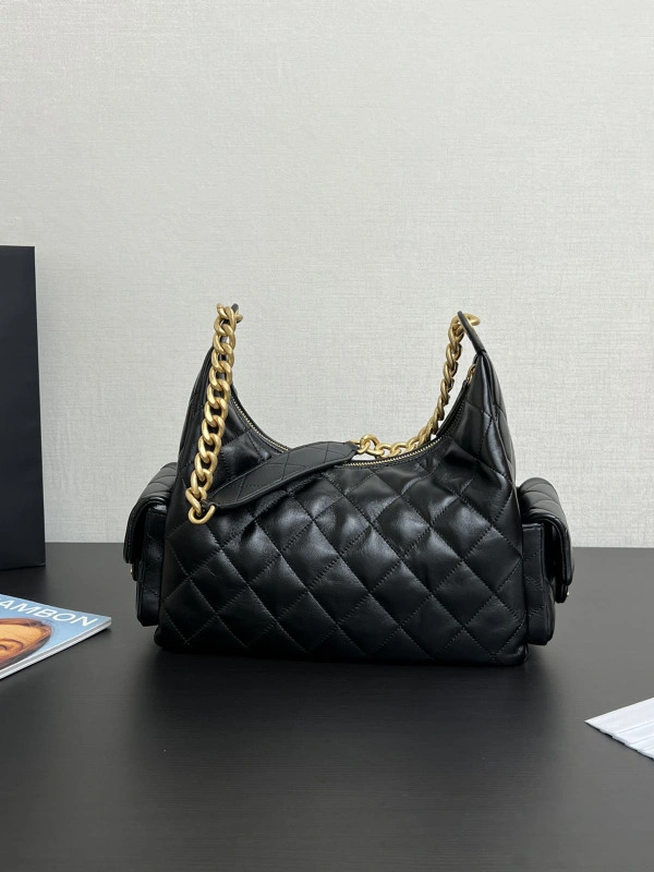 WellDesigned CHANEL Large Hobo Bag 1430 - Image 8