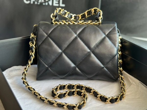 CHANEL FLAP BAG Comfortable 402 - Image 7